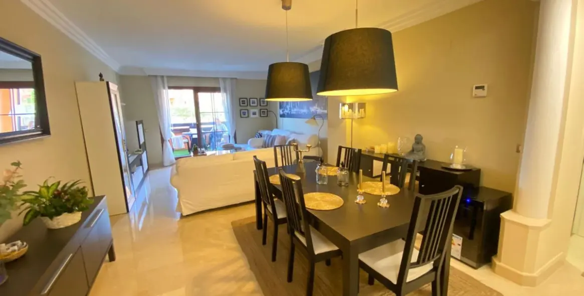 Sale of middle floor apartment in Benahavís 5