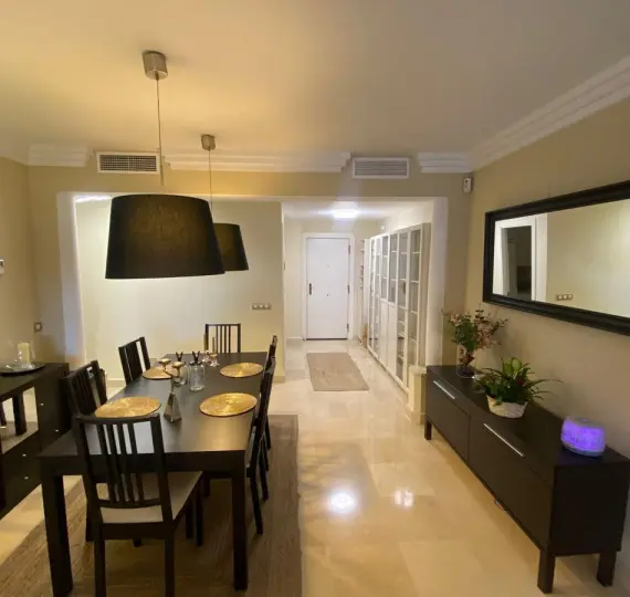 Sale of middle floor apartment in Benahavís