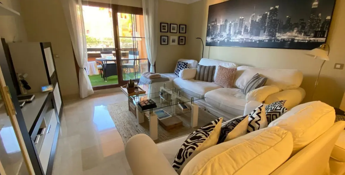 Sale of middle floor apartment in Benahavís 7