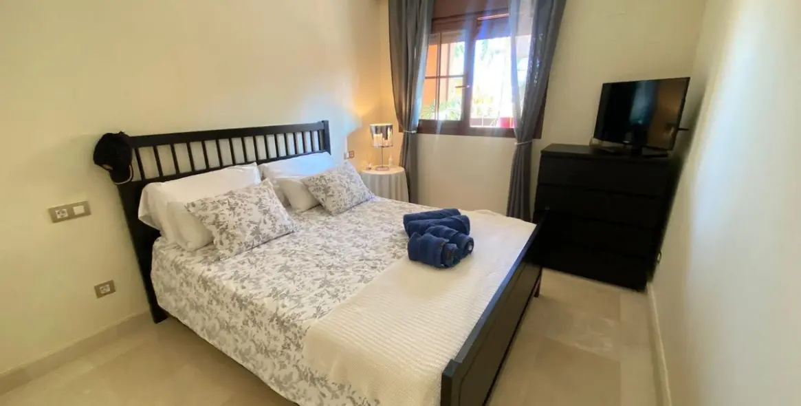 Sale of middle floor apartment in Benahavís 13