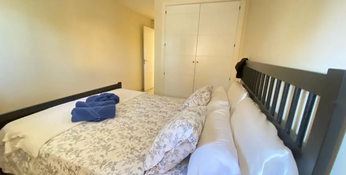 Sale of middle floor apartment in Benahavís 14