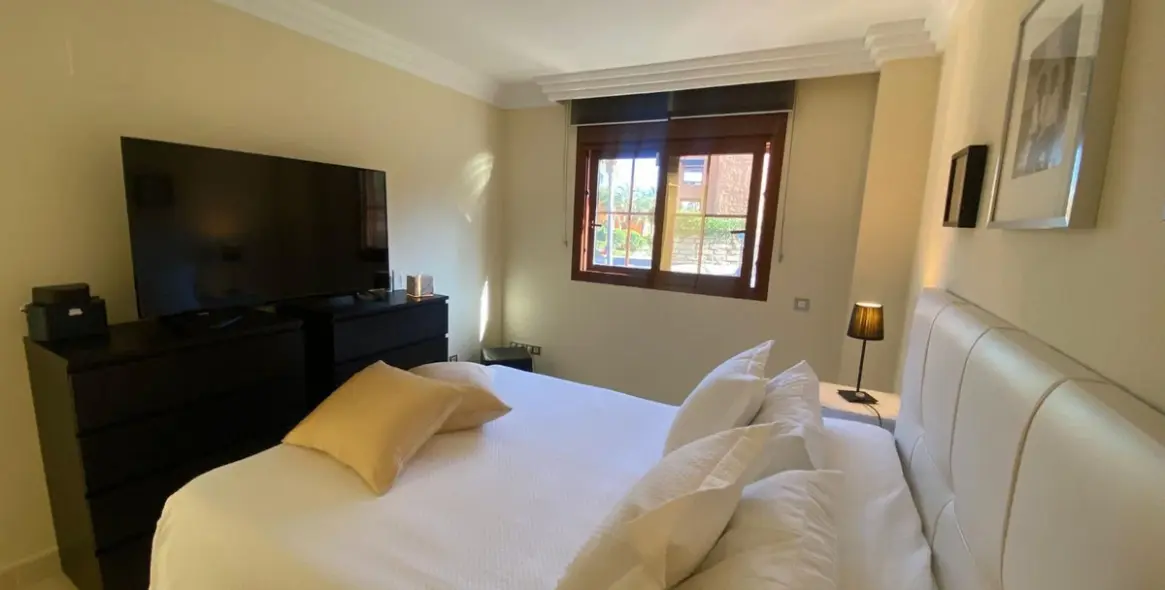 Sale of middle floor apartment in Benahavís 15