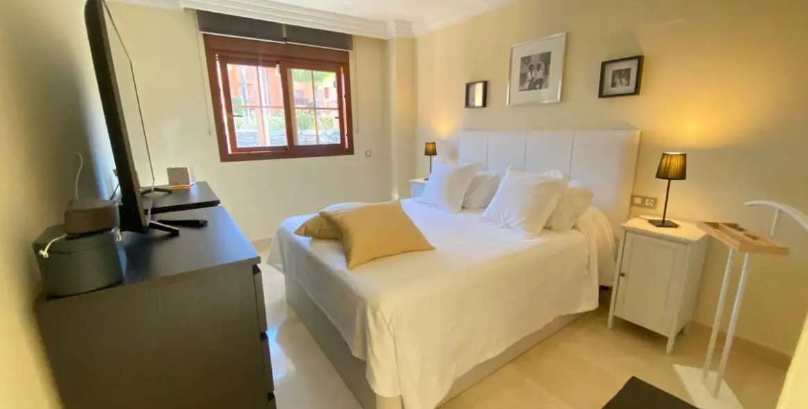 Sale of middle floor apartment in Benahavís 16