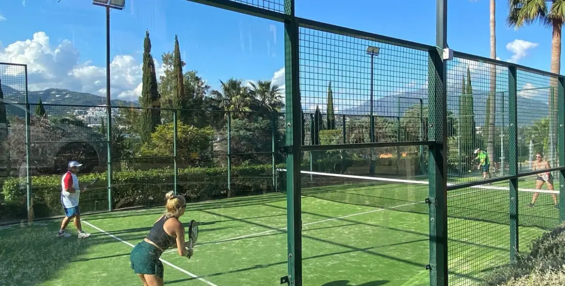 Venta de apartamento en planta media en Benahavís 27