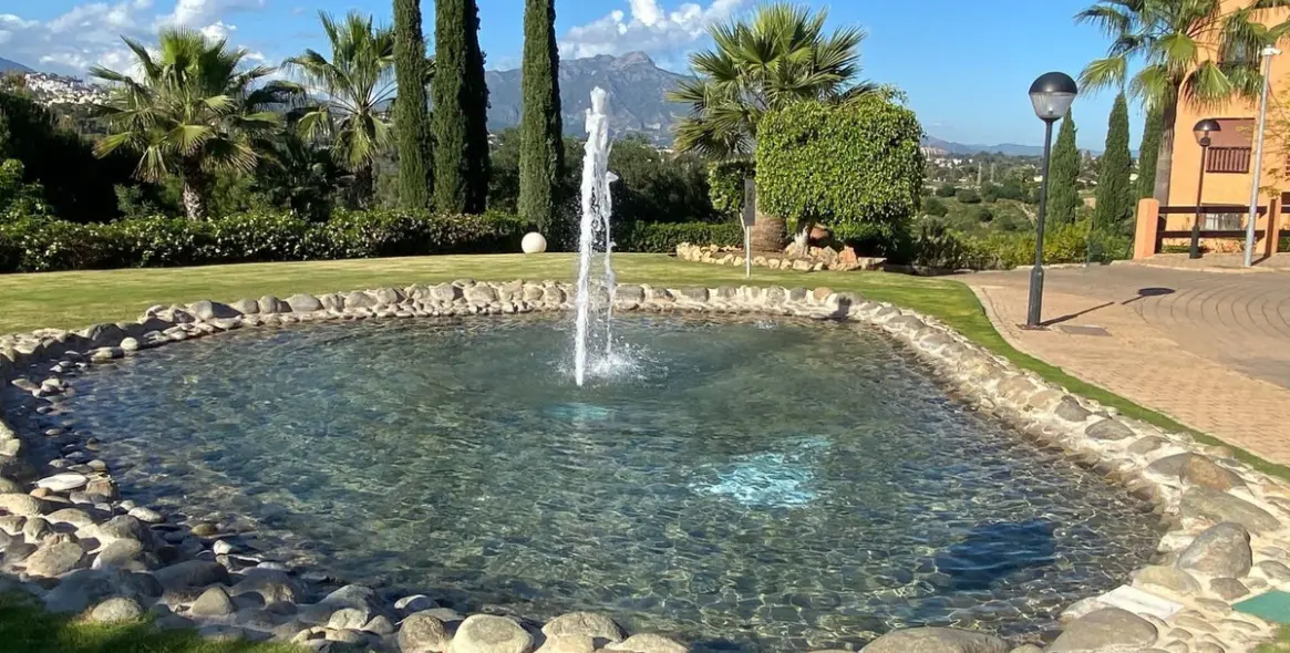 Venta de apartamento en planta media en Benahavís 28