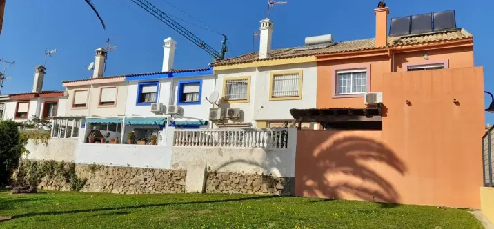 Продажа таунхауса в Las Lagunas 2