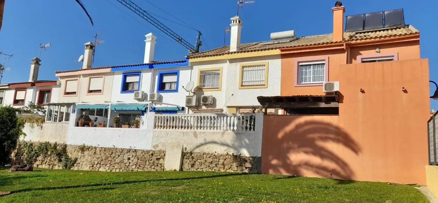 Sale of townhouse in Las Lagunas 2