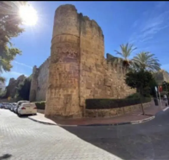 Продажа апартаментов на среднем этаже в Marbella