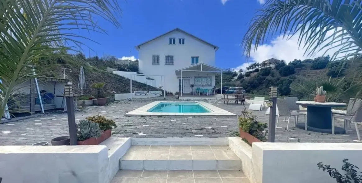 Sale of detached villa in Alhaurín el Grande 1