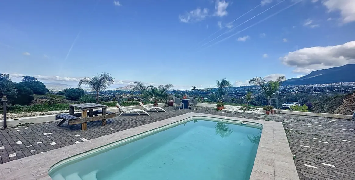 Sale of detached villa in Alhaurín el Grande 2