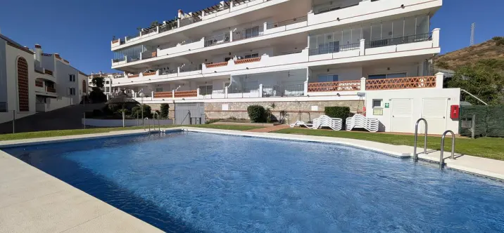 Sale of penthouse in Calahonda 1