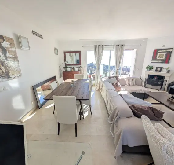 Sale of penthouse in Calahonda