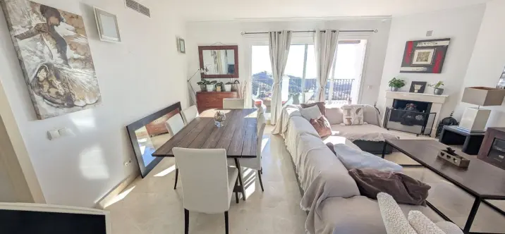 Sale of penthouse in Calahonda 2