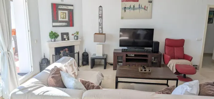 Sale of penthouse in Calahonda 3