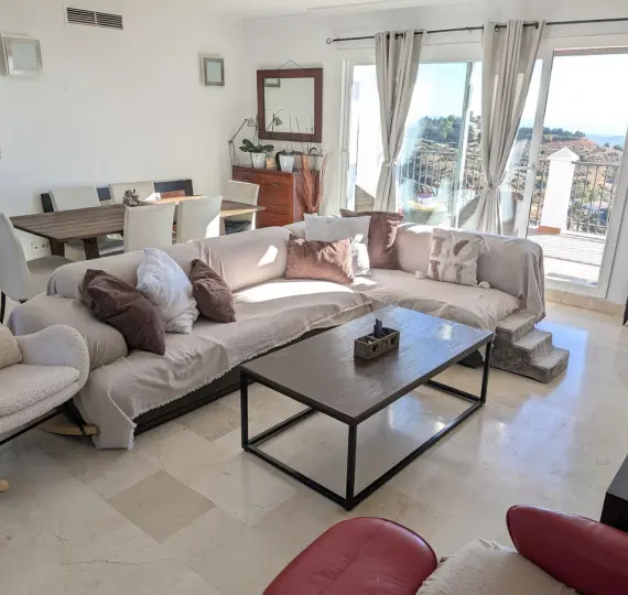 Sale of penthouse in Calahonda