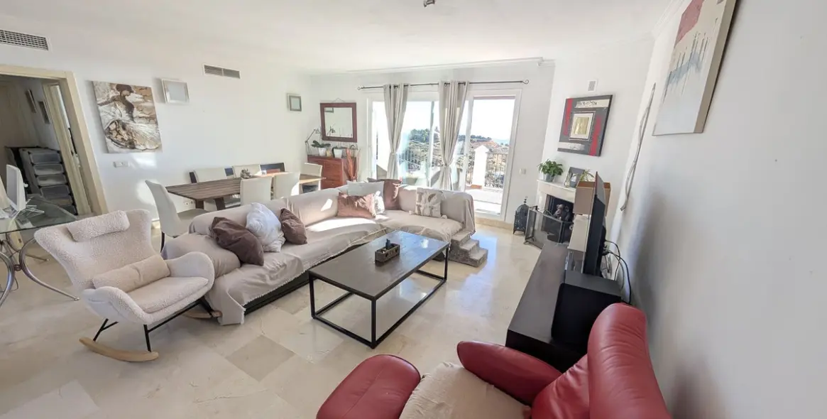 Sale of penthouse in Calahonda 6