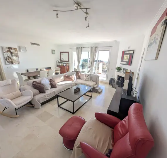 Sale of penthouse in Calahonda