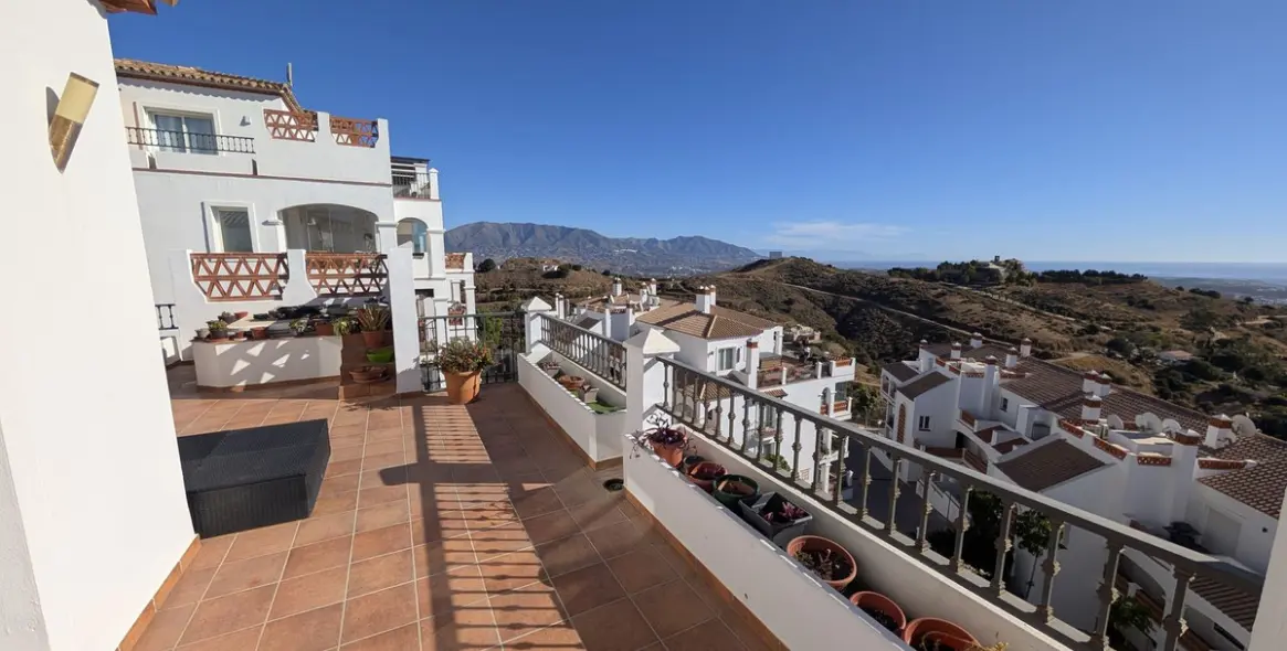 Sale of penthouse in Calahonda 9