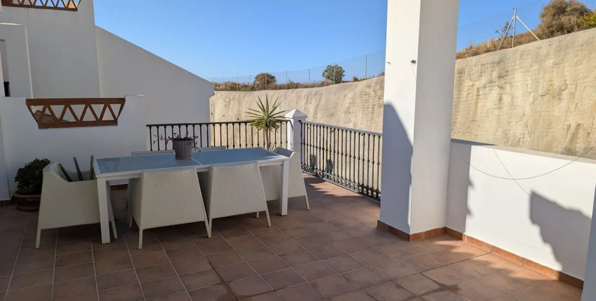 Sale of penthouse in Calahonda 11