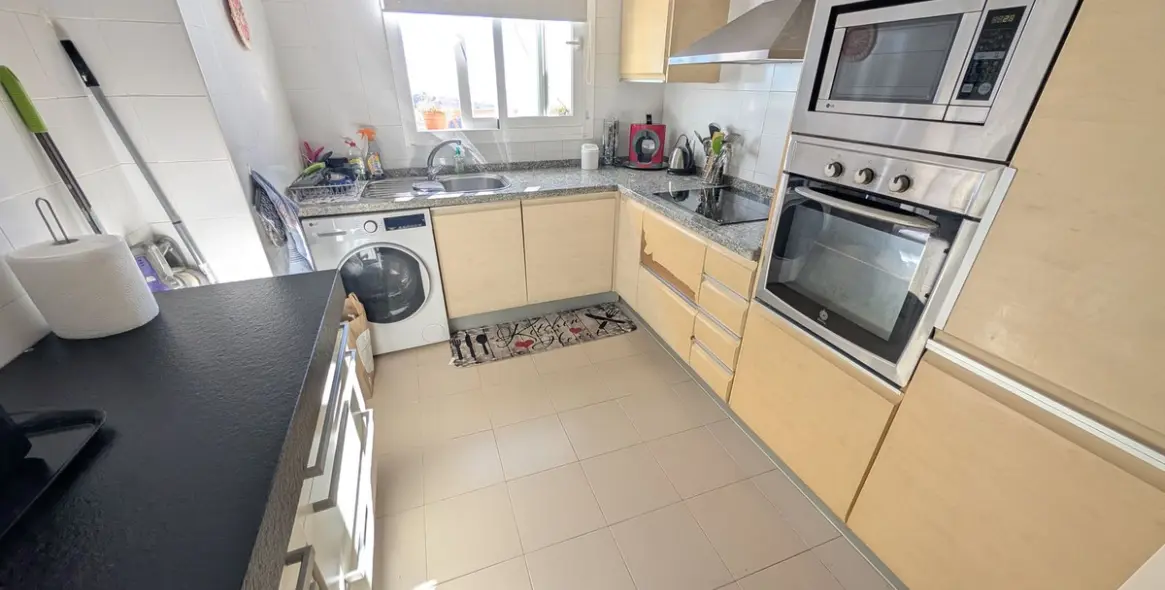 Sale of penthouse in Calahonda 14