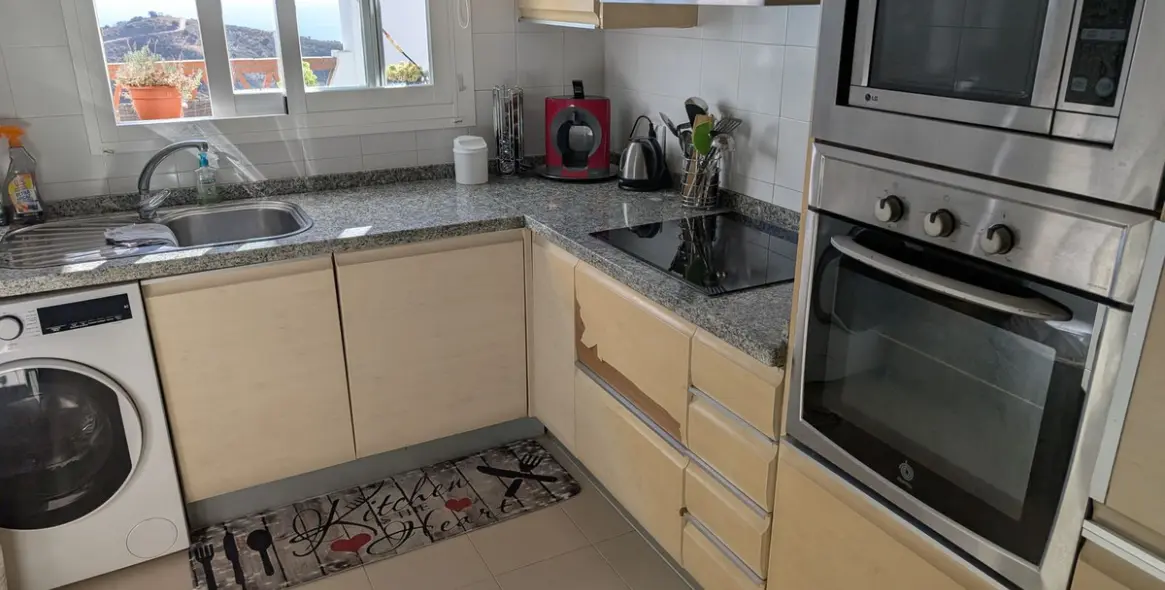 Sale of penthouse in Calahonda 15