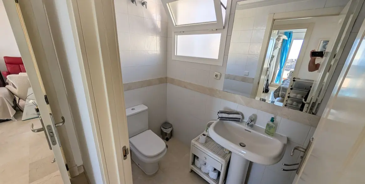 Sale of penthouse in Calahonda 19