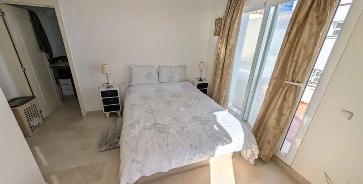 Sale of penthouse in Calahonda 21