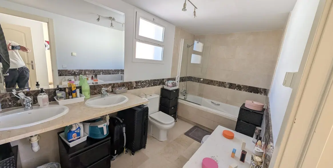 Sale of penthouse in Calahonda 24