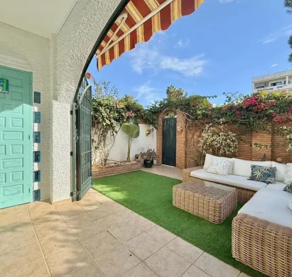 Продажа дома на две семьи в Calahonda