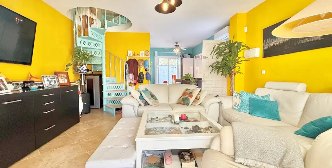 Продажа дома на две семьи в Calahonda 4