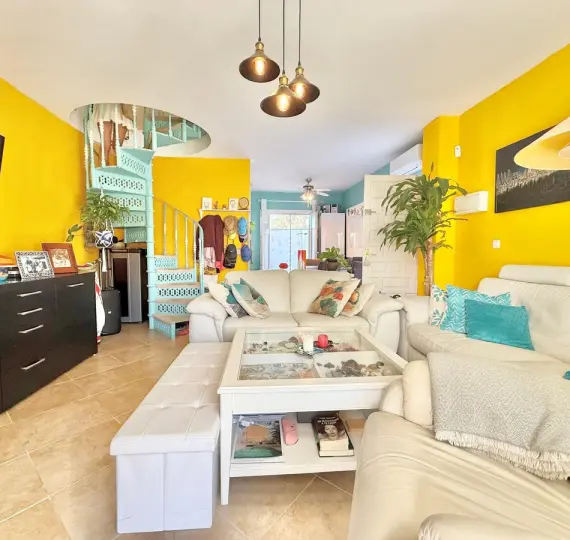 Продажа дома на две семьи в Calahonda