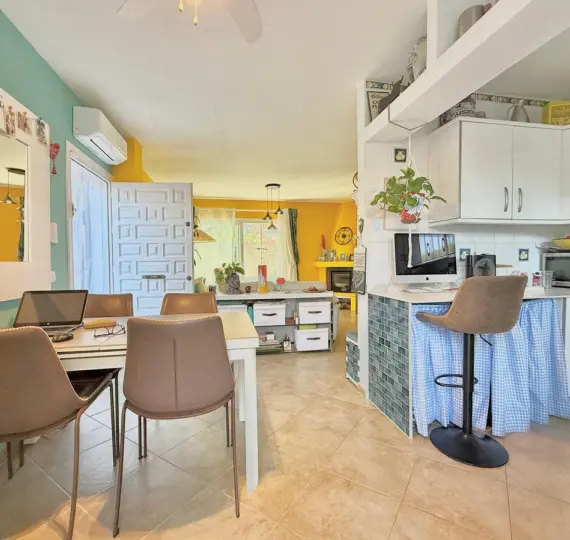 Продажа дома на две семьи в Calahonda