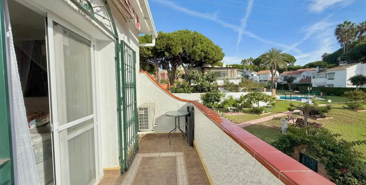 Продажа дома на две семьи в Calahonda 14