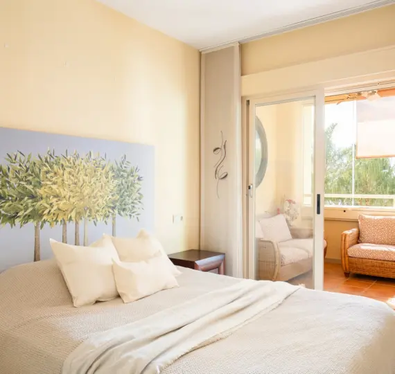 Sale of middle floor apartment in Mijas Costa