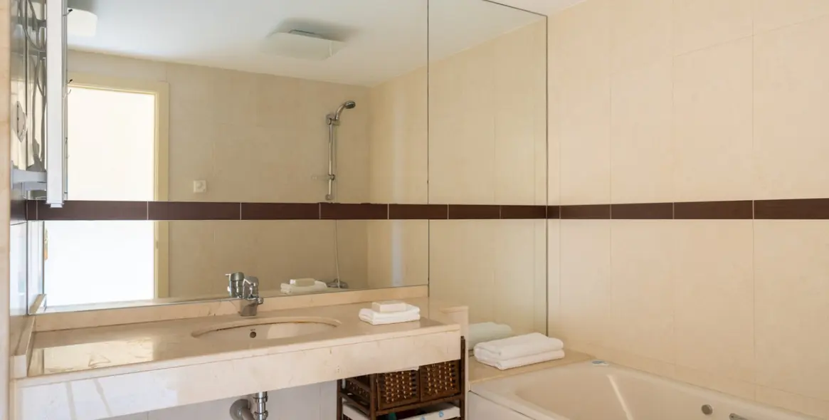 Продажа апартаментов на среднем этаже в Mijas Costa 12