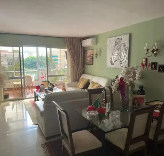 Продажа апартаментов на среднем этаже в Marbella