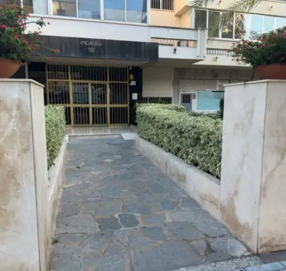 Продажа апартаментов на среднем этаже в Marbella