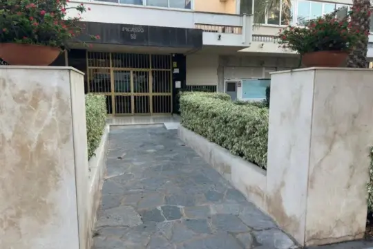 Image 6 thumb