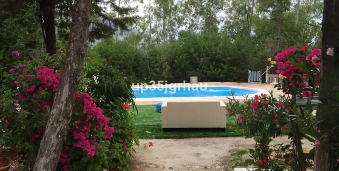 Продажа  отдельно стоящей виллы в Gaucín 12