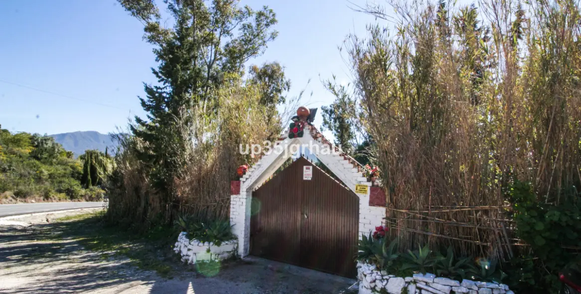 Продажа  отдельно стоящей виллы в Gaucín 18