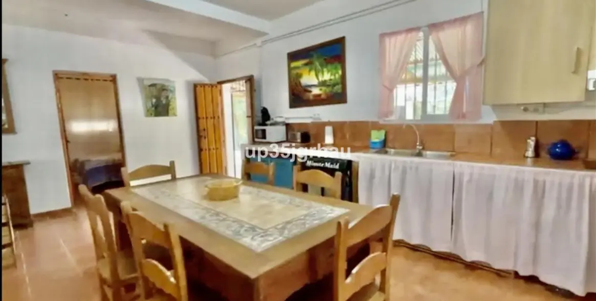 Продажа  отдельно стоящей виллы в Gaucín 24