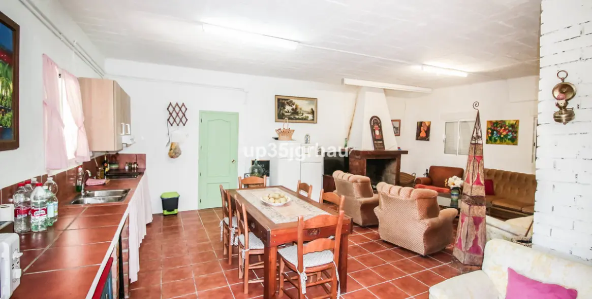 Продажа  отдельно стоящей виллы в Gaucín 25