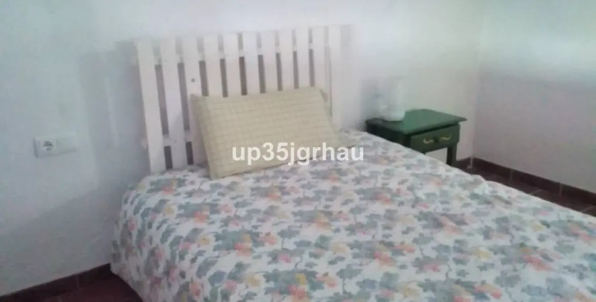 Продажа  отдельно стоящей виллы в Gaucín 27