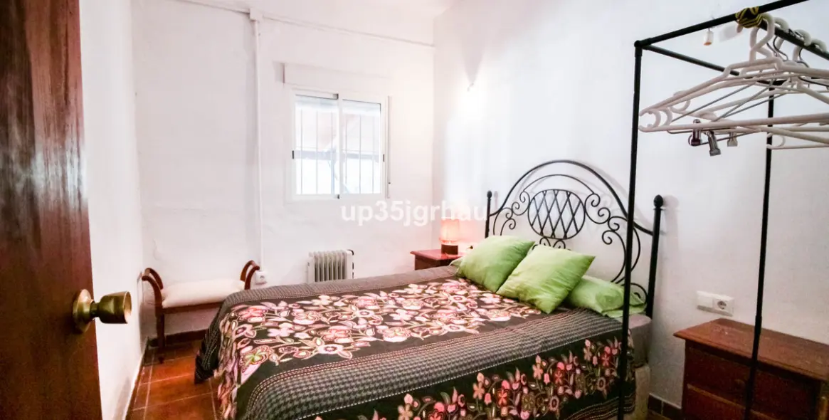 Продажа  отдельно стоящей виллы в Gaucín 28