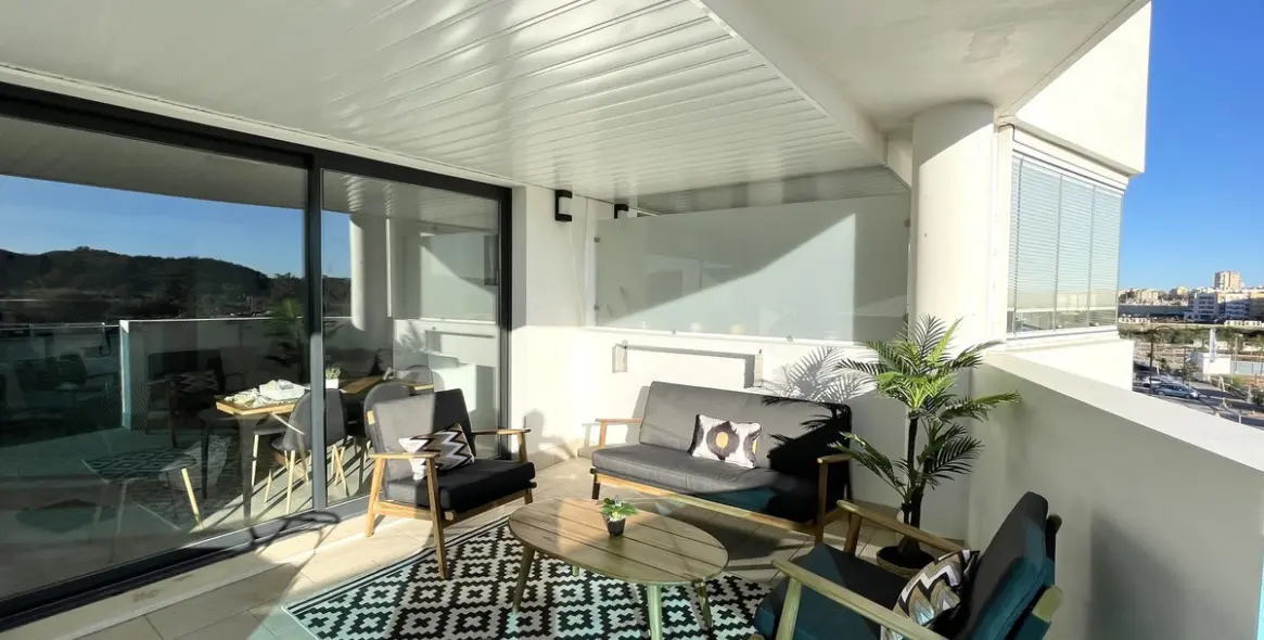 Продажа апартаментов на среднем этаже в Las Lagunas 2