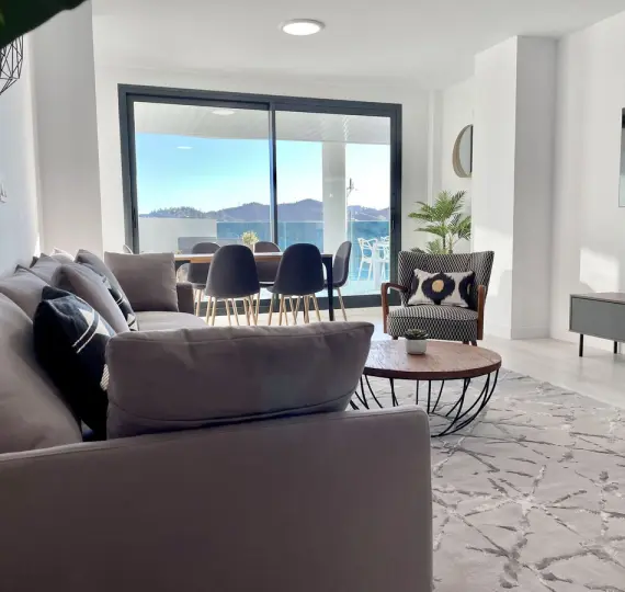 Продажа апартаментов на среднем этаже в Las Lagunas