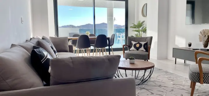 Продажа апартаментов на среднем этаже в Las Lagunas 2