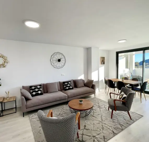 Продажа апартаментов на среднем этаже в Las Lagunas