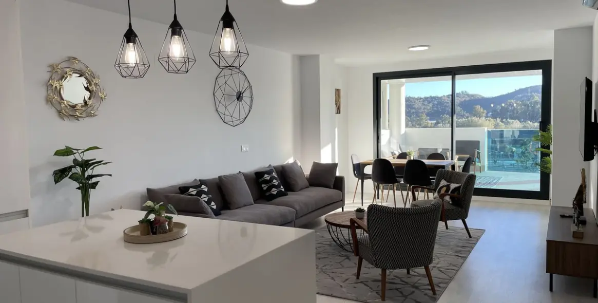 Продажа апартаментов на среднем этаже в Las Lagunas 13