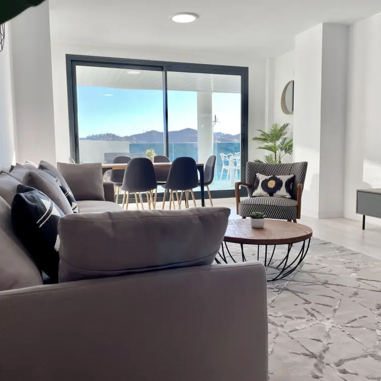 Продажа апартаментов на среднем этаже в Las Lagunas